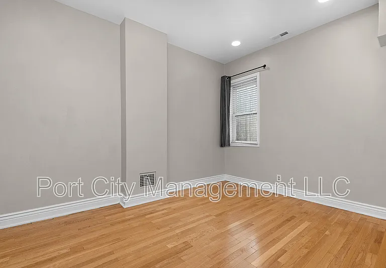 430 W 23rd St — Photo 16