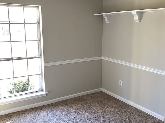 5th image of 642 Valley Springs Dr