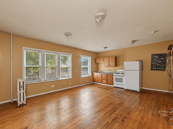 3rd image of 2200 N Knox Ave Unit 1