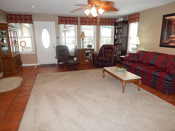 3rd image of 8 Linruth Ln