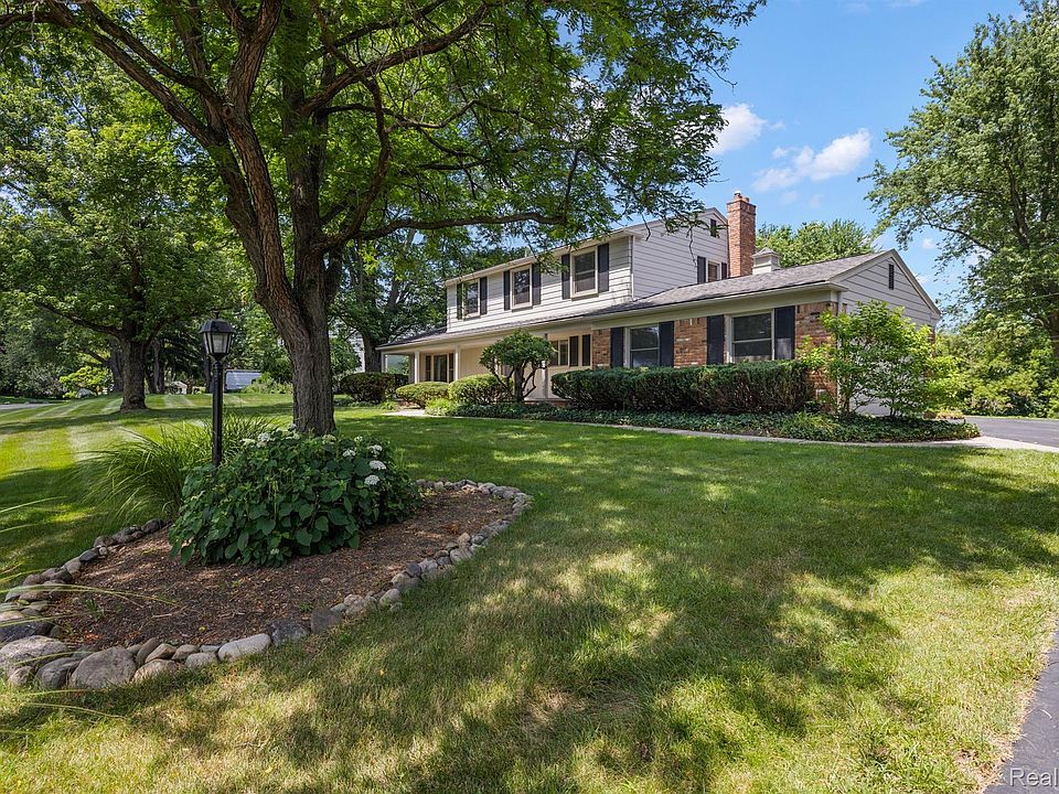 1st image of 2210 Hunt Club Dr