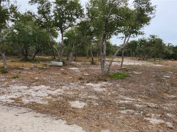 1664 18th St, Rockport, TX 78382