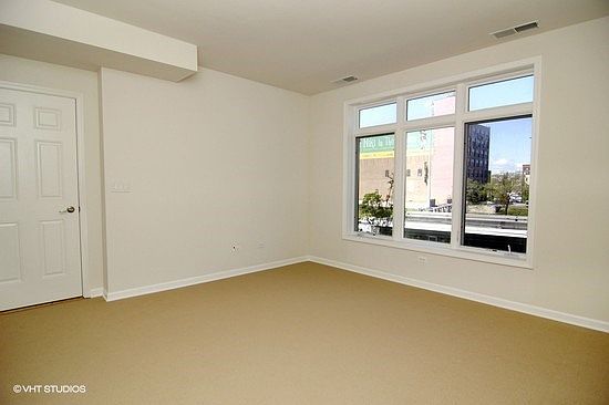 5th image of 657 W Fulton St Unit 207