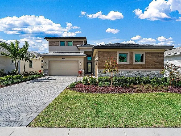 13613 Le Christine Dr — Photo 2
