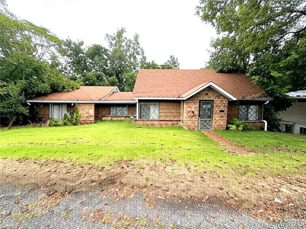 9515 Holy Cross Rd, Fairview Heights, IL 62208