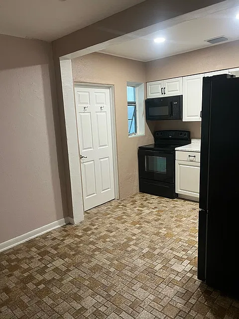 3 bed, 1021 sqft, $2,700 — Photo 3