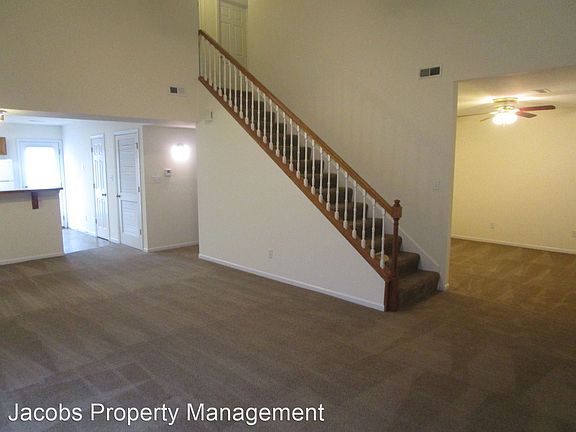3rd image of 1721 Louise Cir