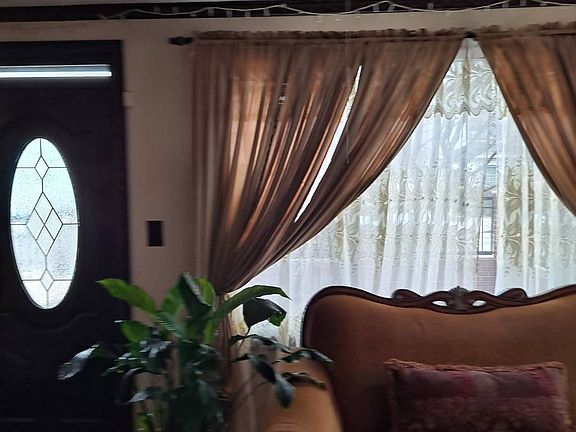 3rd image of 582 Milford St #22