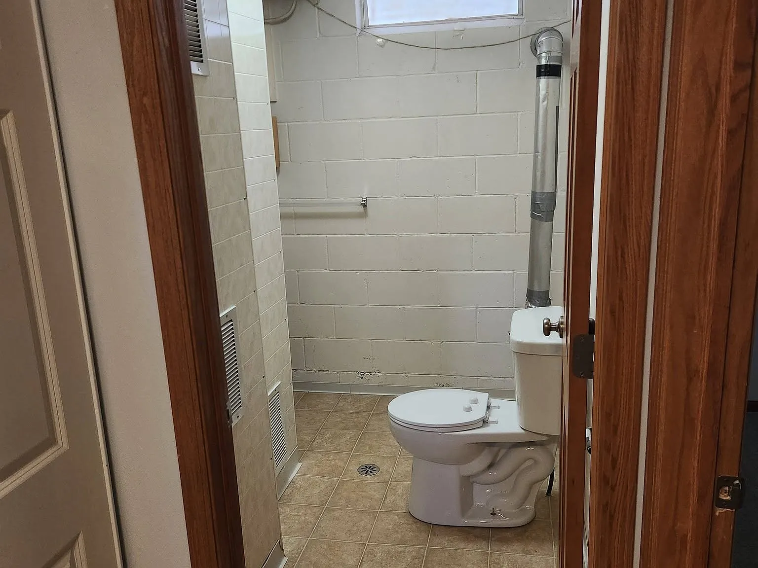 2 bed, 1.5 bath, $1,100 — Photo 2