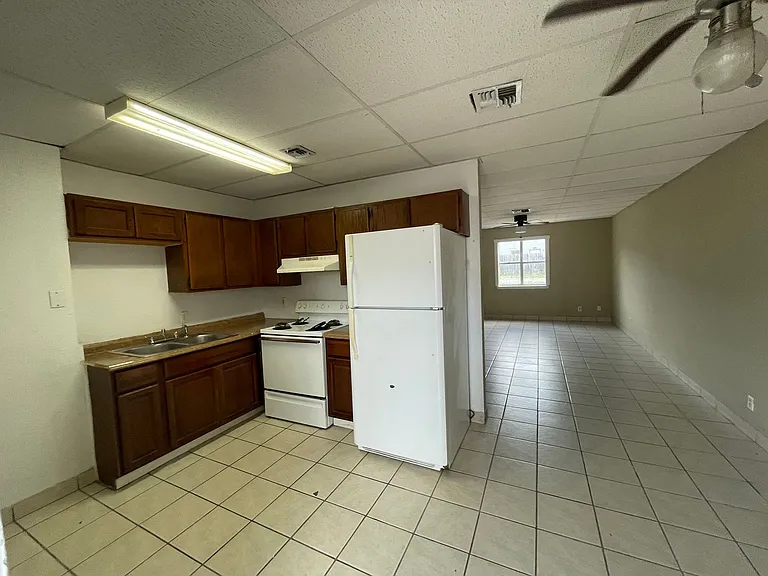 102 S Commonsway Dr #C — Photo 1