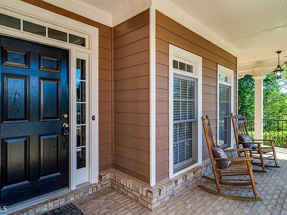 5th image of 636 Richmond Pl