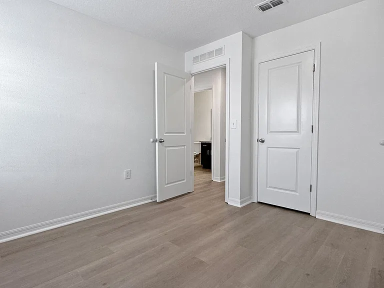 959 Grandin St — Photo 17