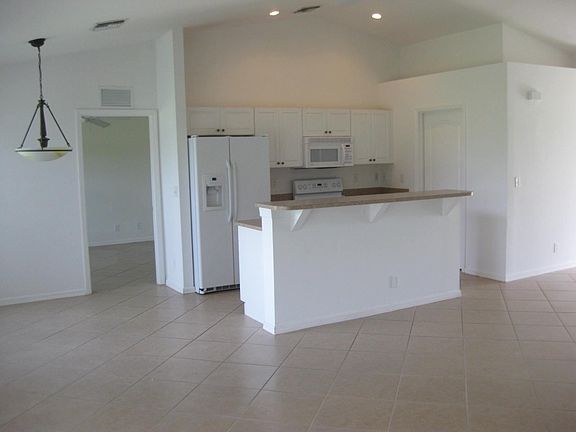 5th image of 3741 NE 13th Pl