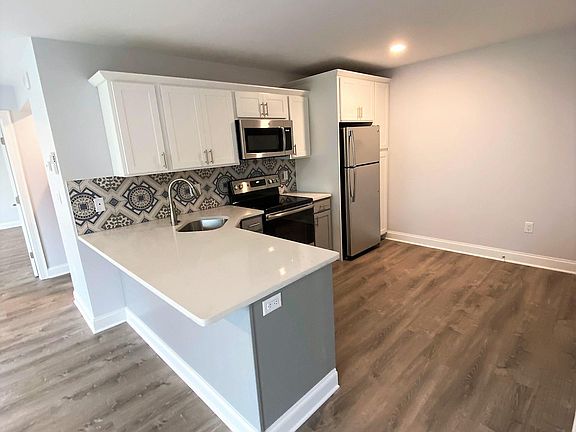 2nd image of 101 California Ave #304