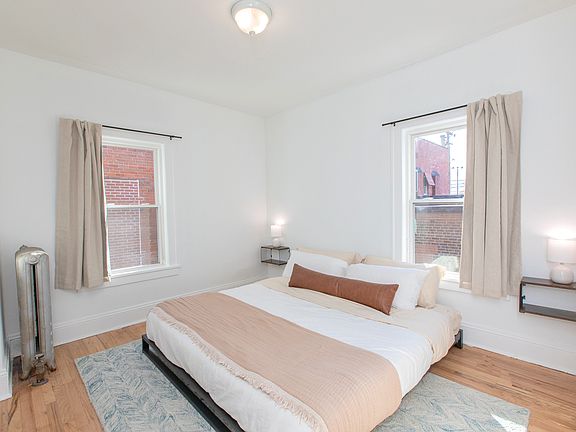 4th image of 1665 Clarence Ave APT 5