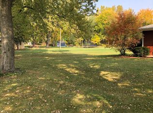 9S921 Blackberry Rd, Aurora, IL 60506