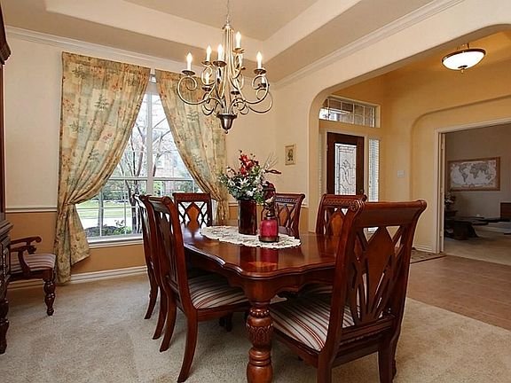 The dining room has chair rail and trey ceiling.