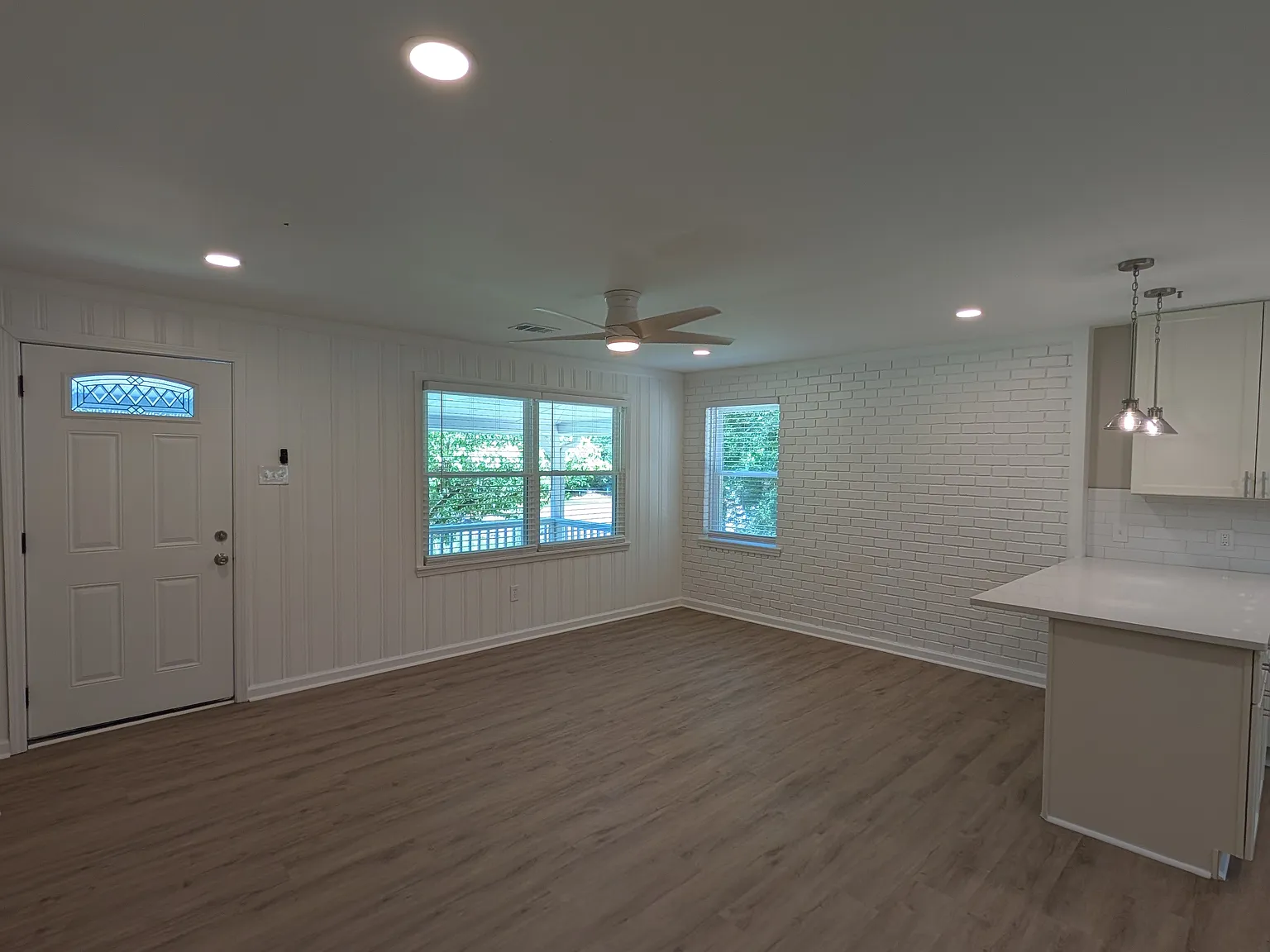 3 bed, 1111 sqft, $2,100 — Photo 4