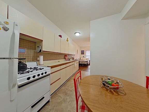 2nd image of 4649 N Malden St #4653-2E