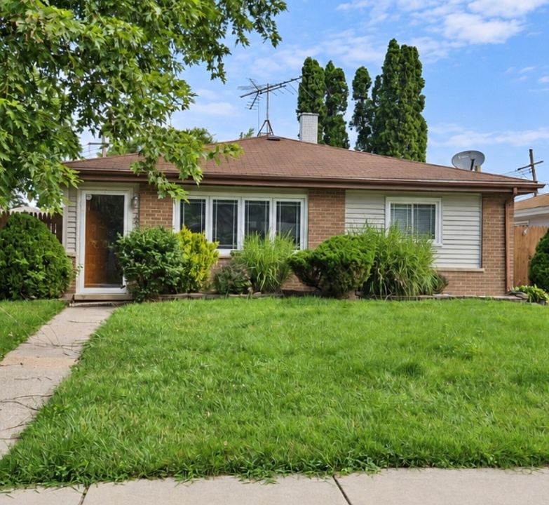 1st image of 660 163rd St
