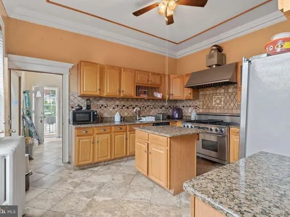 5441 N American St, Philadelphia, PA 19120
