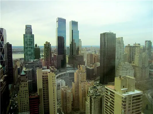 Rented by R New York | media 18