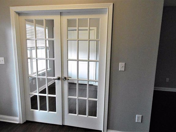 5th image of 437 Long Branch Ln