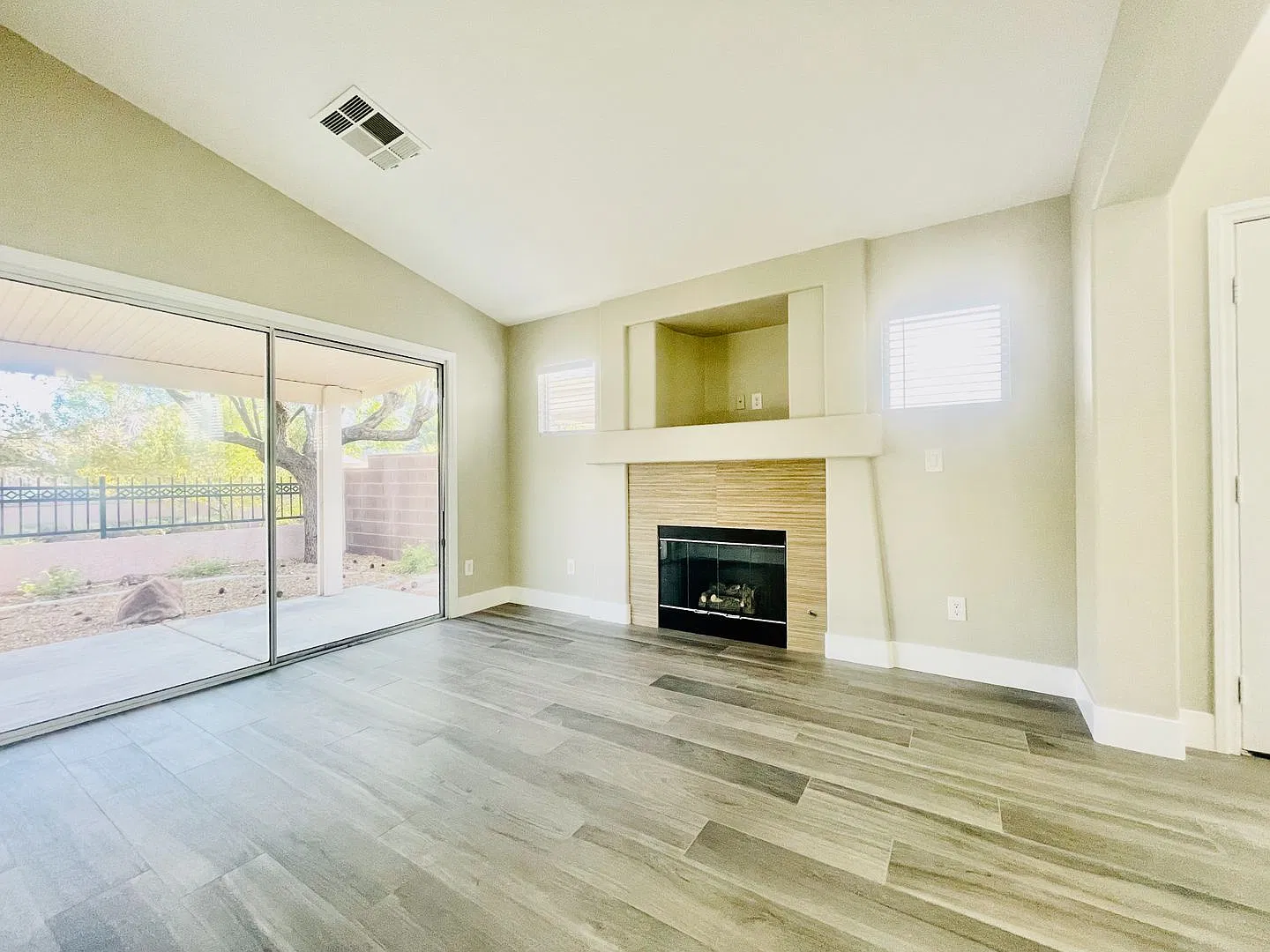 Fully Remodeled 3bd Home with Downstairs Primary Suite, Luxury Finishes & Private Covered Patio — Photo 4