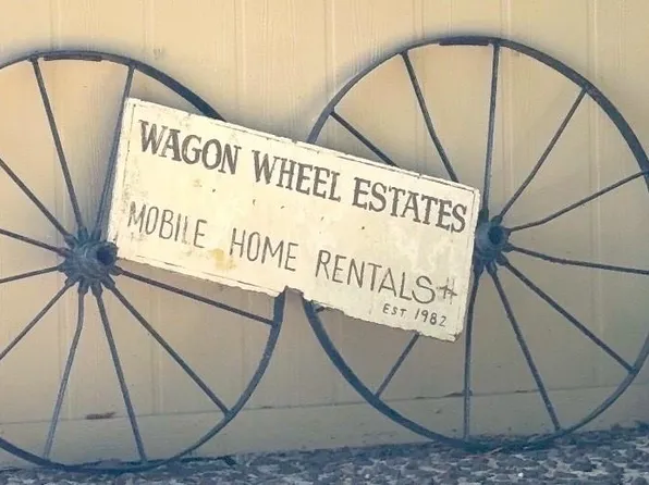 906 E Calhoun St, El Campo, TX 77437