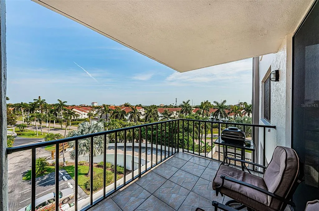 1 bed, 1.5 bath, 780 sqft, $1,895 — Photo 3