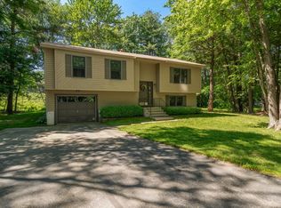 5 Chestnut Hill Dr, Londonderry, NH 03053