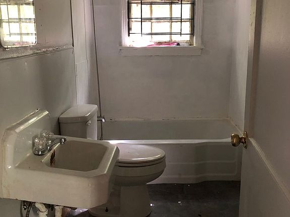 5th image of 1326 Summers St