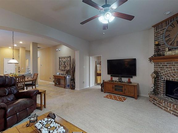 2nd image of 2618 Independence Dr