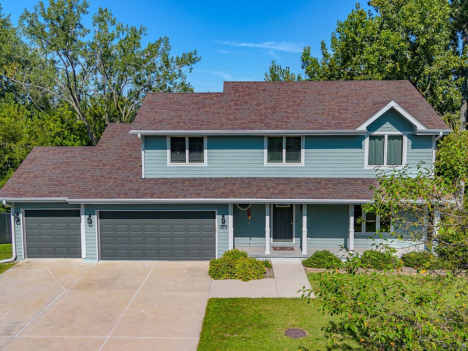 1st image of 829 SE Laurie Ln