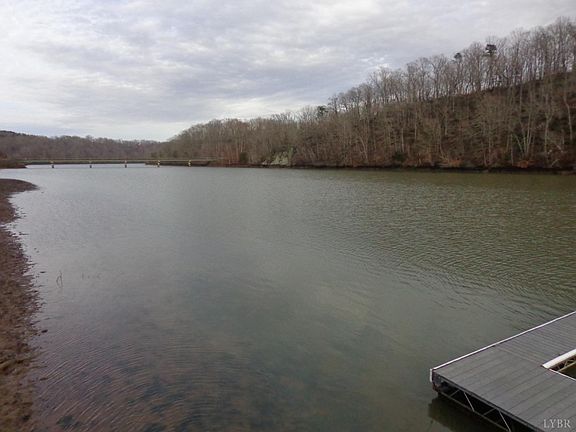 2nd image of 100 Spruce Pine Dr
