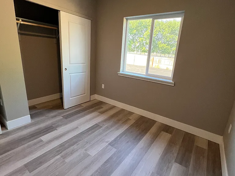 760 S 6th Ave — Photo 9