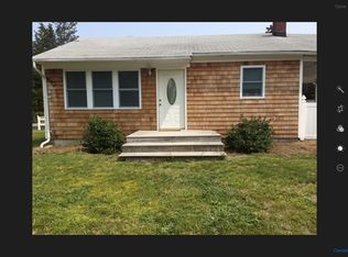 1 Fannie Rd, Hampton Bays, NY 11946