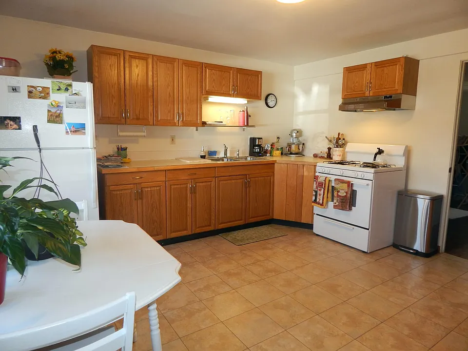 Eat-in kitchen