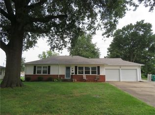 12 Holly Ln, Paola, KS 66071