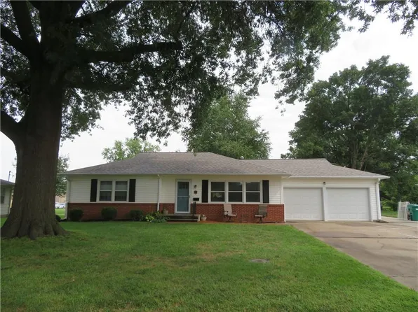 12 Holly Ln, Paola, KS 66071