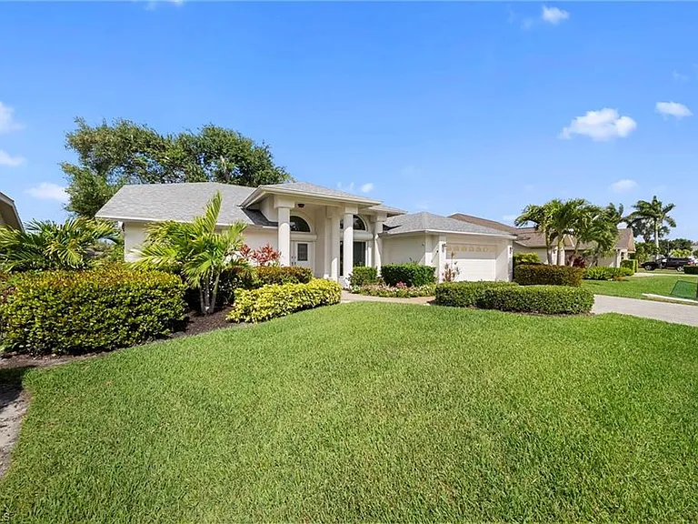 22361 Fountain Lakes Blvd — Photo 2