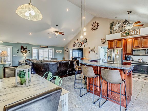 4th image of 5267 Hillview Dr