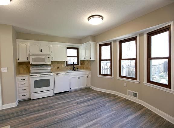 4th image of 9500 W 99th Ter