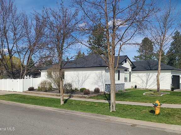 3rd image of 703 E Vintage Ct