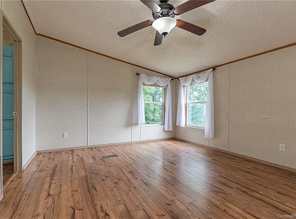 3rd image of 102 Lamb Ridge Rd