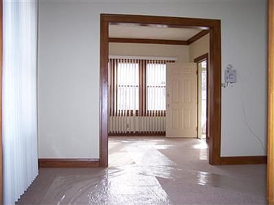 Beautiful woodwork w/ new blinds throughout