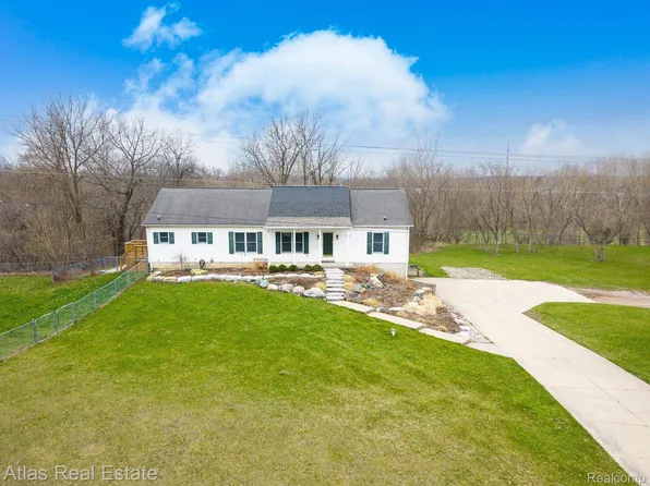 15034 Worden Rd, Holly, MI 48442