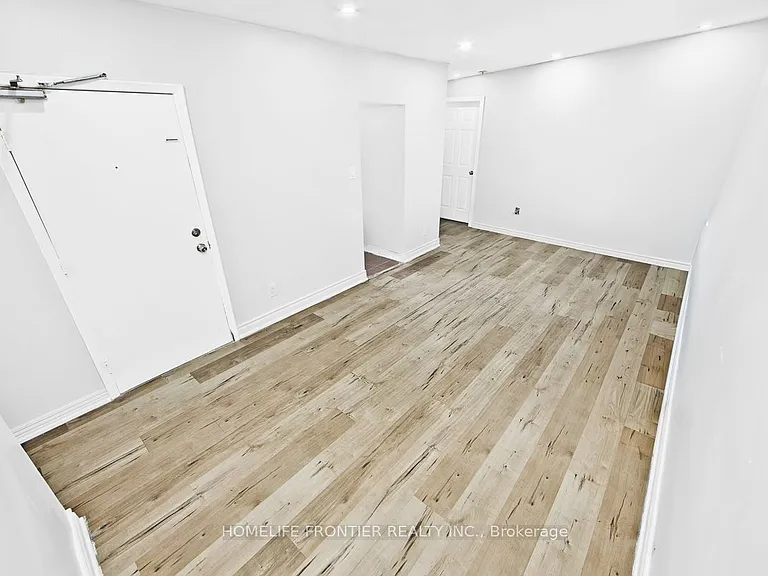 2953 Lawrence Ave E #UPPER — Photo 2