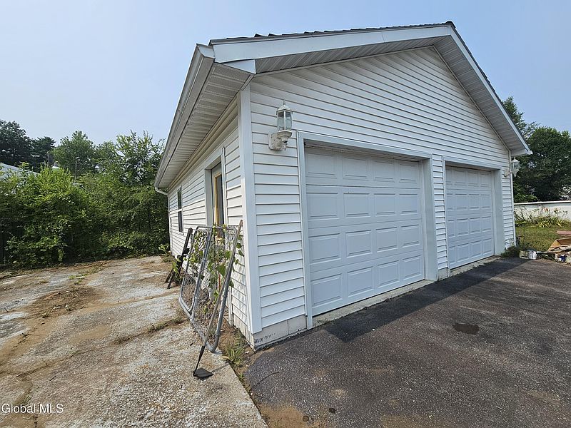 3rd image of 19 Feld Avenue