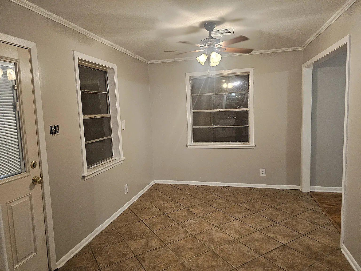 114 Fairlane Dr — Photo 4